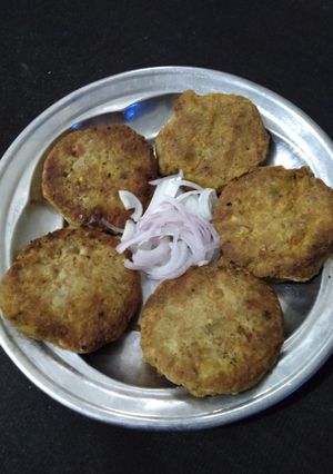 A picture of Shami kabab.