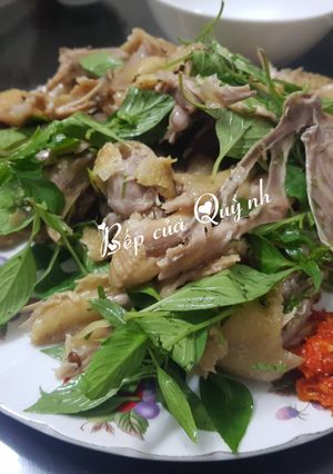 Hình của món Gà xé bóp chua.