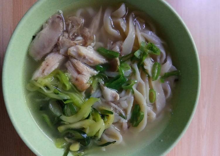 Resep Dak kalguksu (닭칼국수) (Chicken noodle soup) Anti Gagal