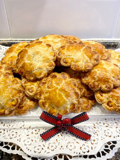 Una foto de Pastelitos con manteca, vino Dulce y cabello de ángel “sin gluten”