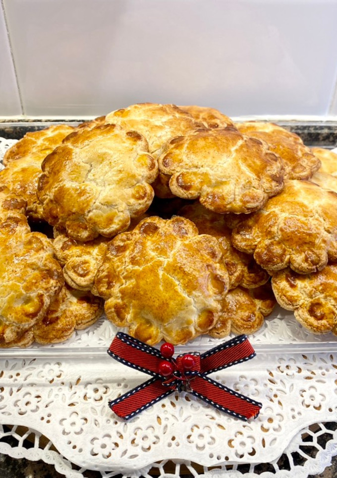 Una foto de Pastelitos con manteca, vino Dulce y cabello de ángel “sin gluten”