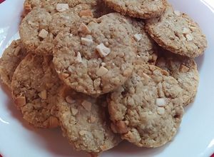 Una foto de Galletas de Avena, Almendras y Chocolate Blanco