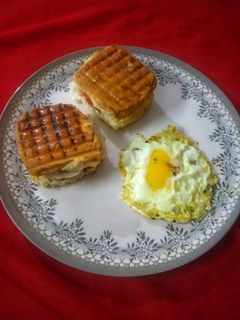 ক্রিসপি বার্গার উইথ এগ পোচ(Crispy Burger With Egg Poach, Recipe in Bengali) রেসিপির প্রধান ছবি