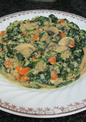 Foto principal de Espinaca con quinua y champiñones - veggie