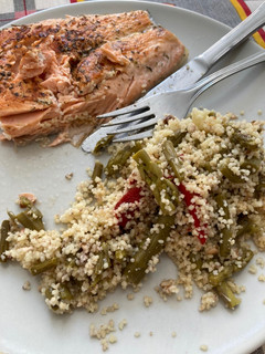 Una foto de Salmón con cuscús
