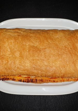 Una foto de 🗣✅Coca de jamón york y queso🧀