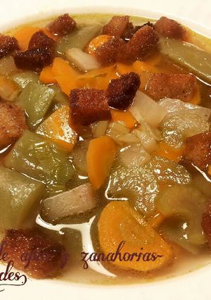 Foto principal de Sopa de zanahorias, apio y judias verdes