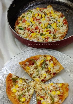 वेज पिज़्ज़ा (Veg pizza recipe in Hindi) रेसिपी मुख्य फोटो