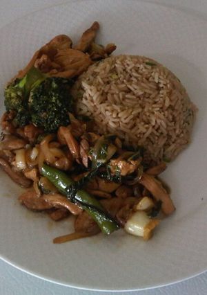 Una foto de Salteado de pollo y brócoli al wok