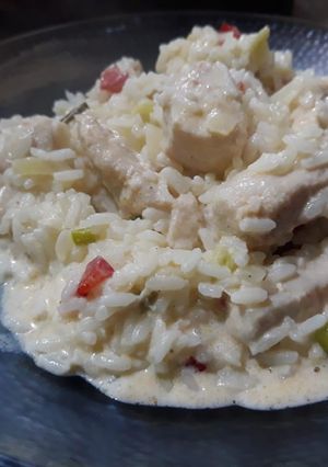 Una foto de Arroz y pollo a la crema con verdeo!!!