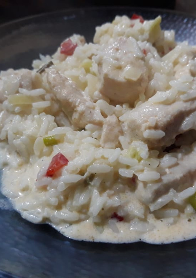 Una foto de Arroz y pollo a la crema con verdeo!!!