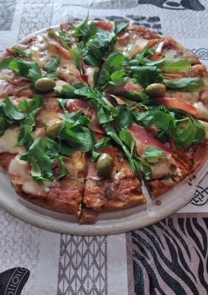 Una foto de Pizza de harina integral