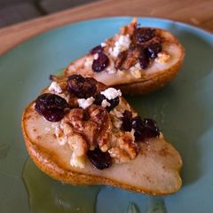 A picture of Baked pears with feta.