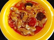 Una foto de callos con morcilla