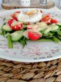 Ensalada templada de espárragos verdes con vinagreta de pera