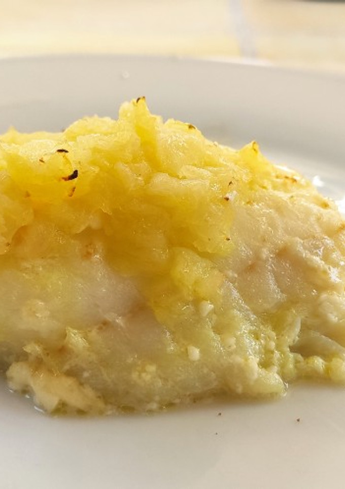 Una foto de Bacalao al horno con mahonesa y cebolla