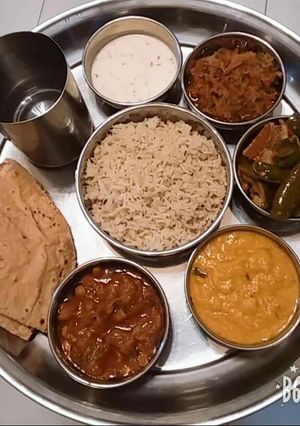 A picture of Punjabi thali.