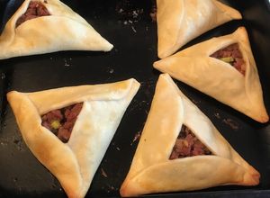 Una foto de Fatay, empanadas árabes de carne
