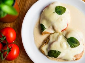 Mozzarellás csirke recept fotója