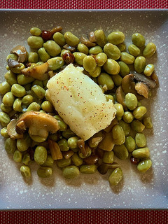 Una foto de Habitas, bacalao y setas