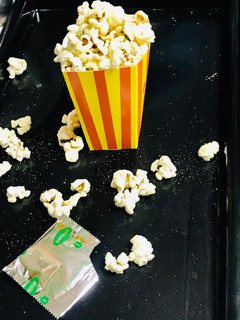 A picture of Popcorns tossed with Maggi masala seasoning.