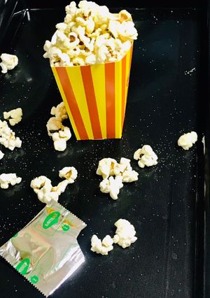 A picture of Popcorns tossed with Maggi masala seasoning.