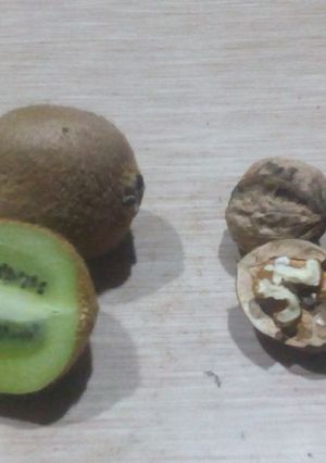 Una foto de Kiwi y nueces