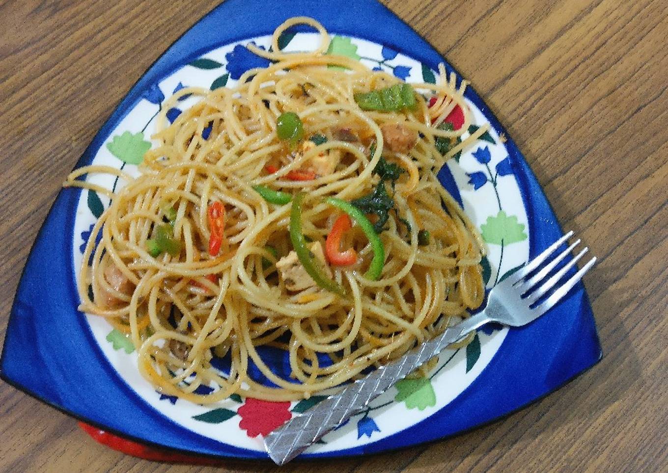 Hakka noodles in Apple cider vinegar