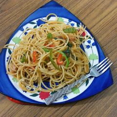 A picture of Hakka noodles in Apple cider vinegar.