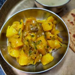 A picture of Kathyawadi Dungri Bateta Nu Shaak (Potato Onion Curry) !!.