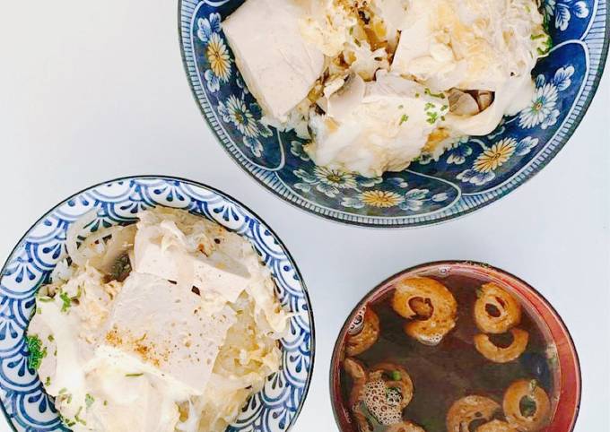 Le moyen le plus simple de Préparer Délicieuse Recette Japonaise :
Tofu-don végétarienne à la façon Oyakodon