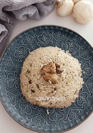 A picture of Straw Mushroom and Soya Pulao.