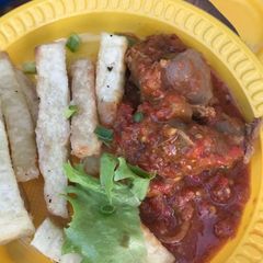 A picture of Fried yam with sauce.