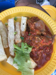 A picture of Fried yam with sauce.