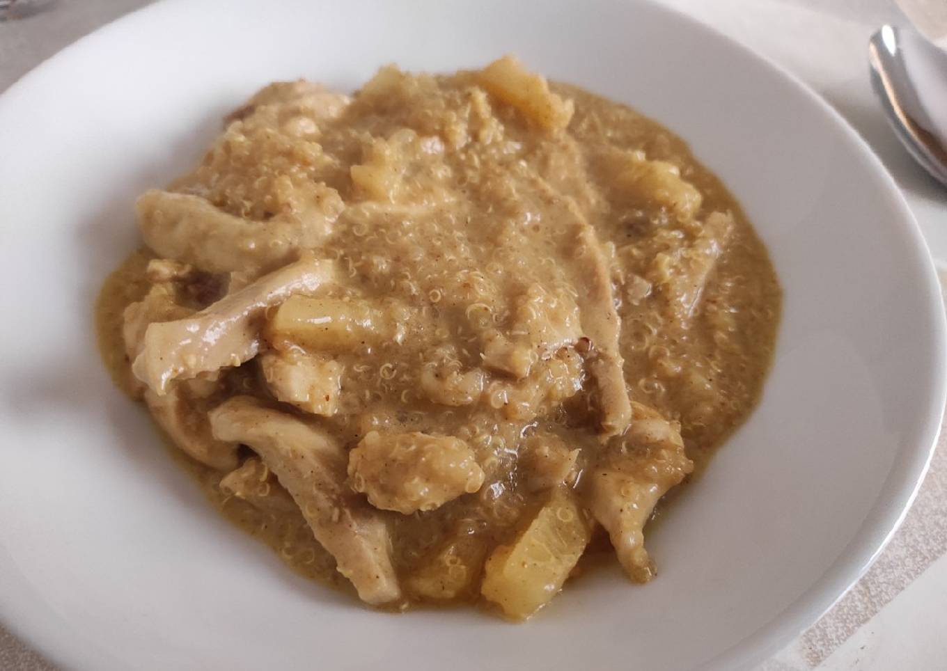 Curry dulce de quinoa y pechuga de pollo