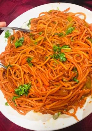 A picture of Stir fried sezwan noodles.