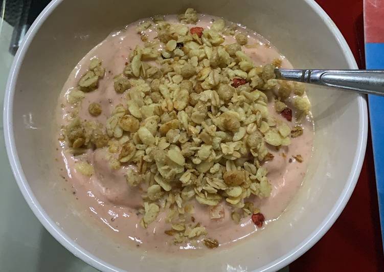 Cara Gampang Bikin Smoothies strawberry topping granola Cepat