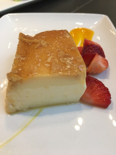 Una foto de Flan de huevo 🥚 casero😋
