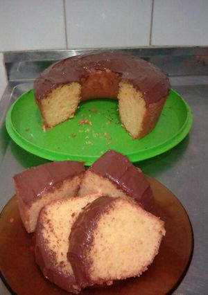 Una foto de Torta de naranja con chocolate cobertura