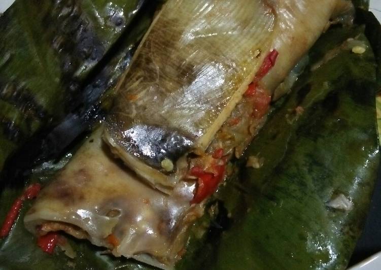 Pepes Ikan Pari/Pe Bumbu Rujak Damudza