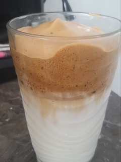 Una foto de Café espumoso Dalgona