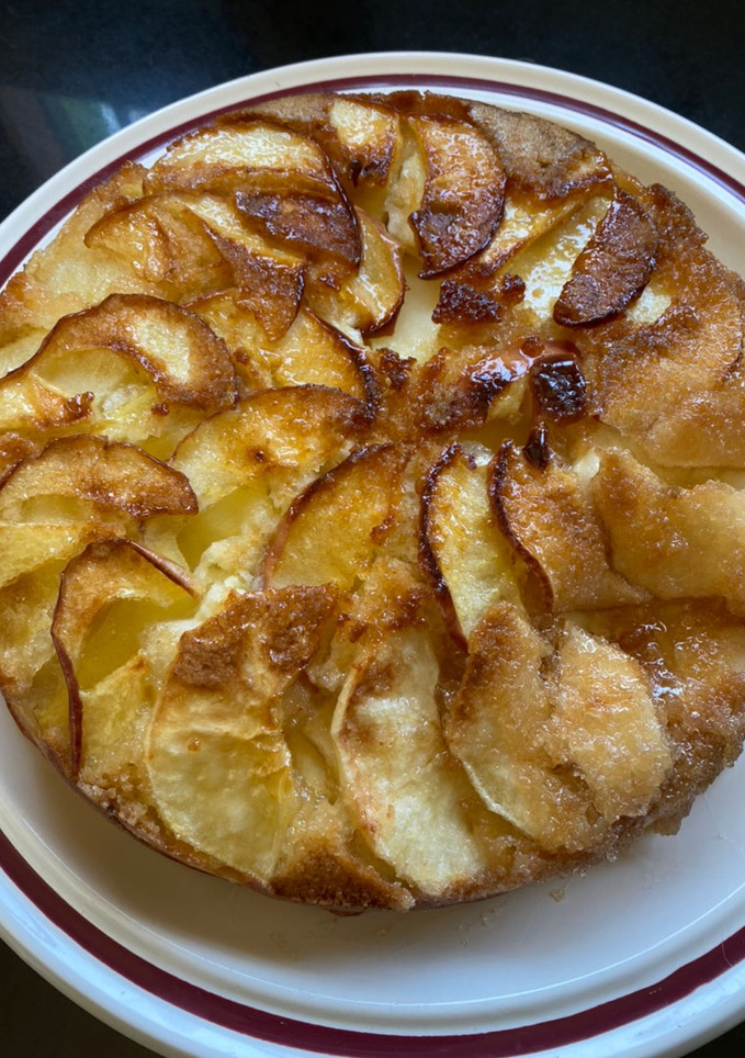 Una foto de Torta invertida de manzanas 🍎