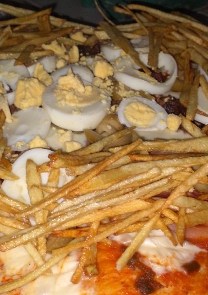 Una foto de Pizza rellena!!🍕🍟🍟