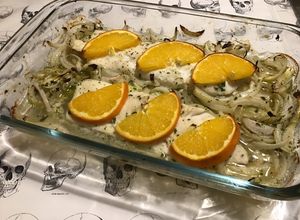 Une photo de Dos d'églefin à l'orange et oignon de roscoff (marinade orange et cardamome)
