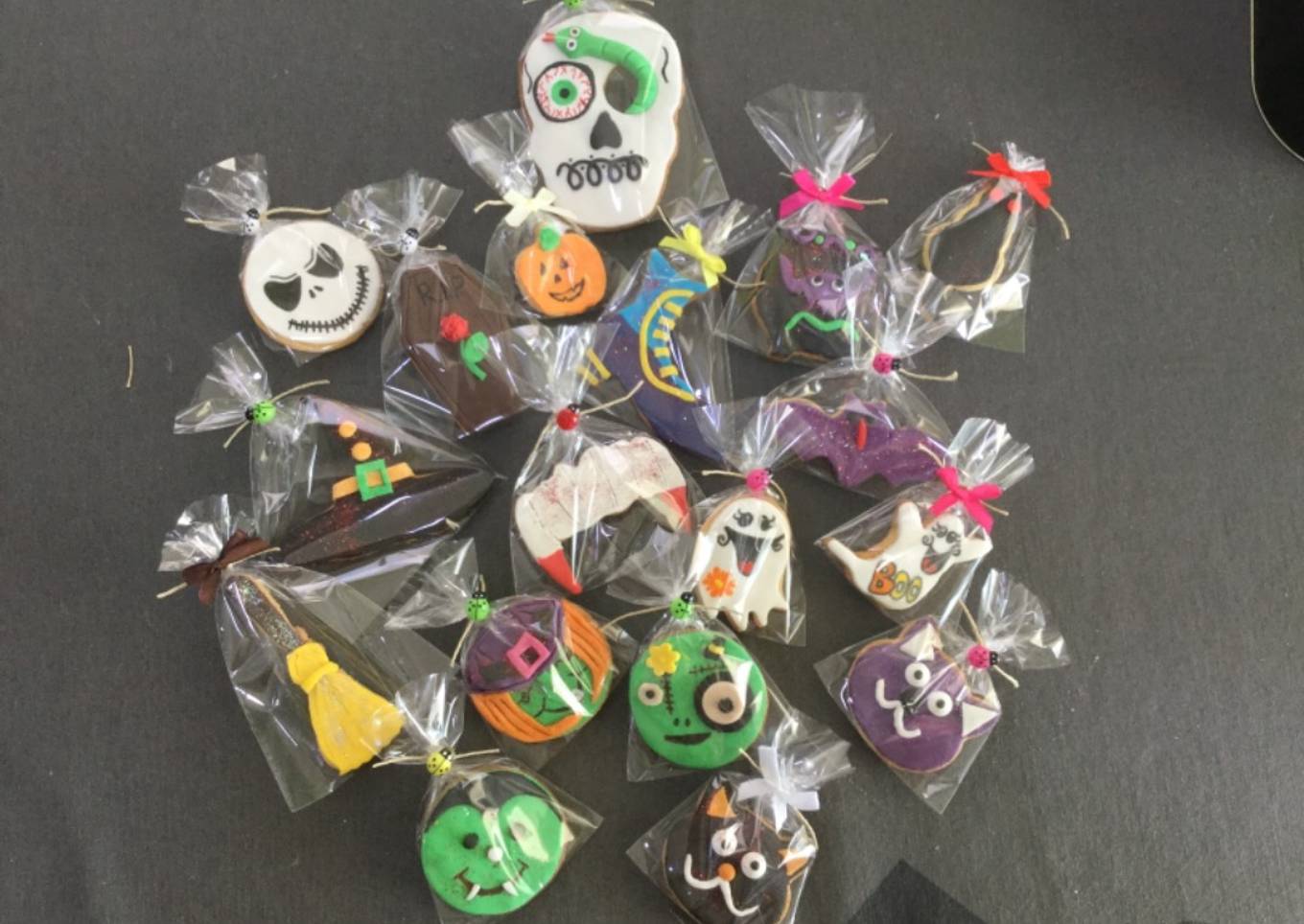 Galletas de mantequilla 馃崻 decoradas con fondant para 馃懟 Halloween 馃巸