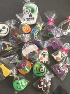 Una foto de Galletas de mantequilla 🍪 decoradas con fondant para 👻 Halloween 🎃