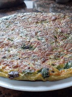 Una foto de Tortilla de calabacín y ciruelas pasas