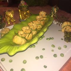 A picture of Matar Potli (Kachori).