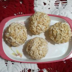 A picture of Kurmure ke ball.