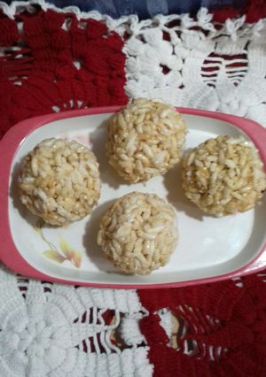 A picture of Kurmure ke ball.